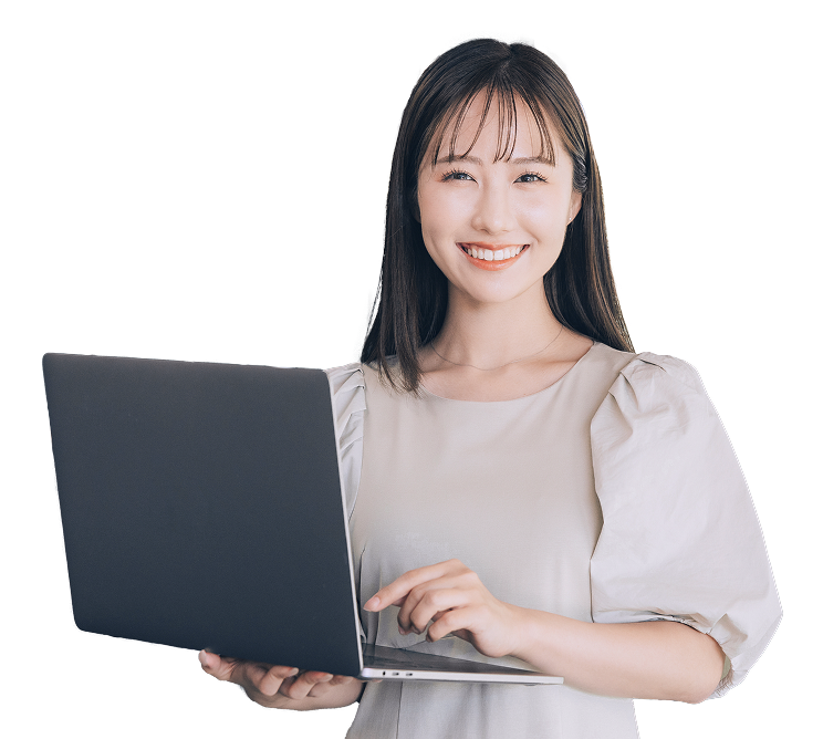 ノートPCを持つ女性の写真